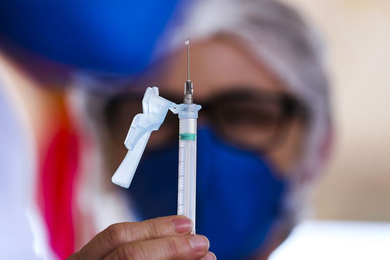 Minas Gerais antecipa calendário de vacinação contra Covid-19